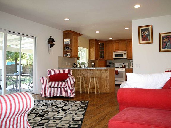 5th image of 1332 Feather Ave