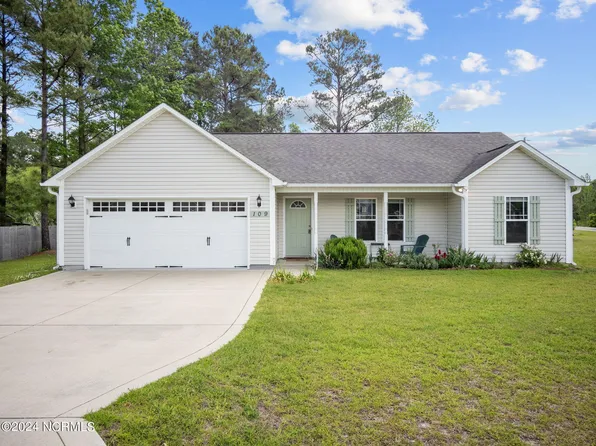 109 Chandas Place, Maple Hill, NC 28454