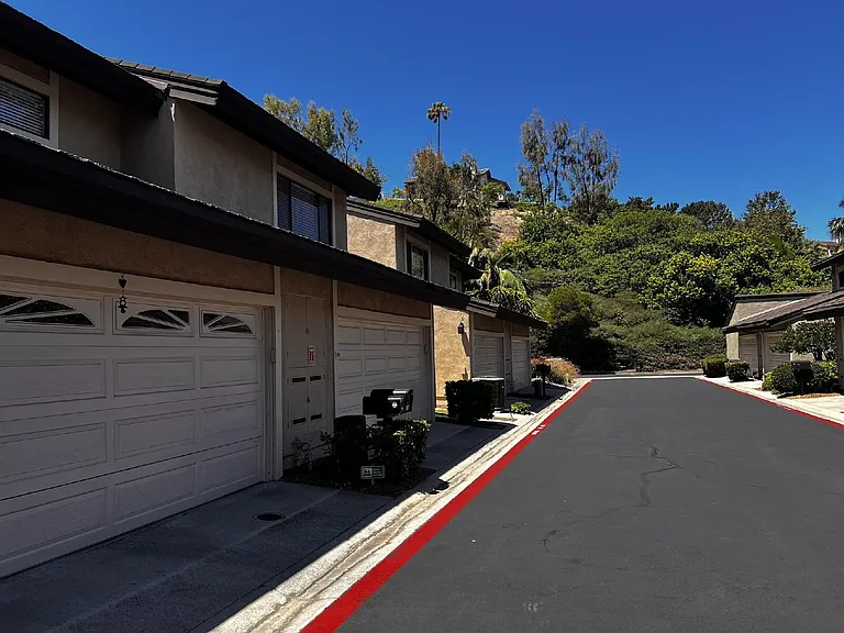 4705 Birchwood Cir — Photo 4