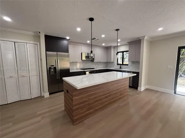 2660 Starwood Cir, West Palm Beach, FL 33406