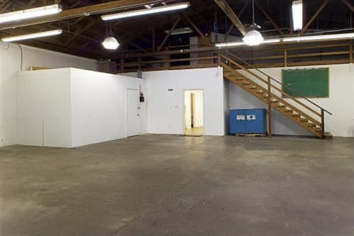 3rd image of 727 Airport Blvd