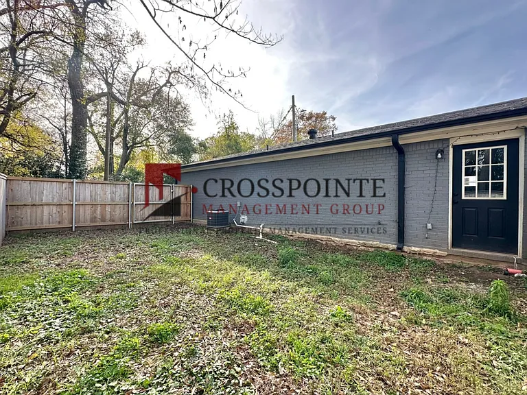 300 Pecan St — Photo 20