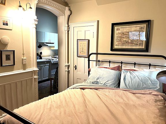 4th image of 641 Whitney Ave #1B