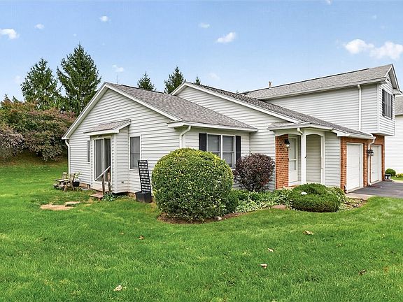 3rd image of 23 Flower Dale Cir
