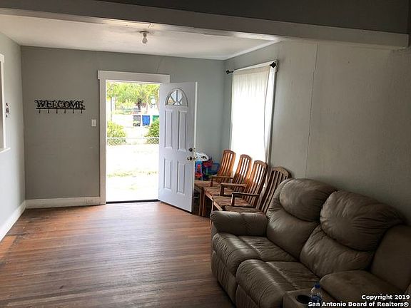 5th image of 515 S Elmendorf St