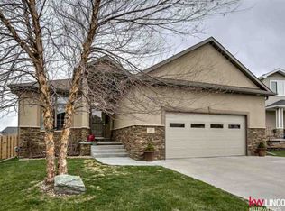 1055 Palmetto Ln, Lincoln, NE 68521