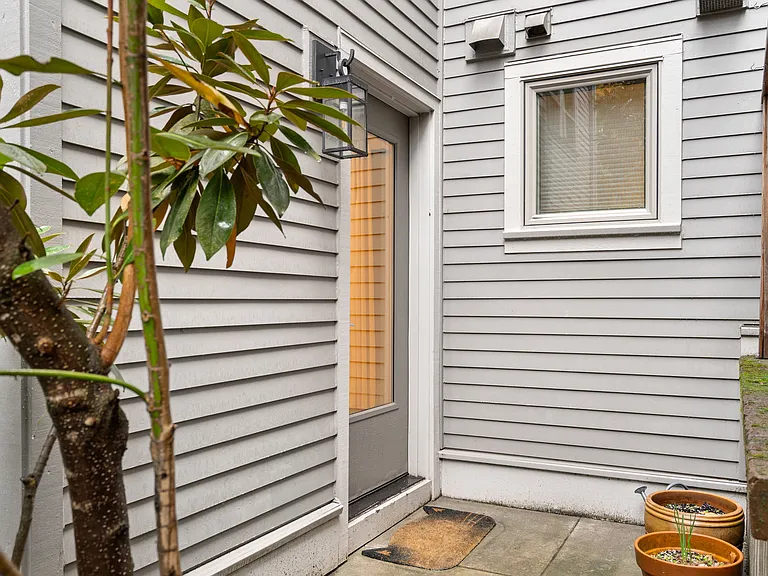 1805 SE Madison St #102 — Photo 20