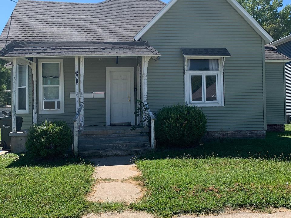 Outside of home. This apartment is on the front, right side of the house.