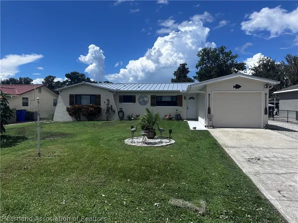 17 Silk Oak St, Lake Placid, FL 33852