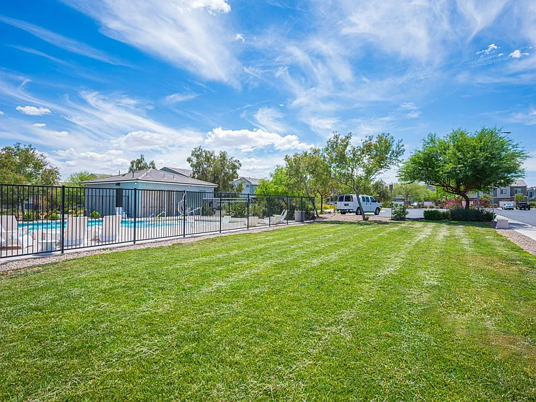 2715 Amazing Meadows Ave — Photo 56