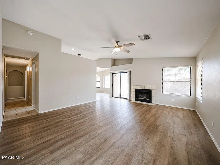6320 W Paradise Ln — Photo 7