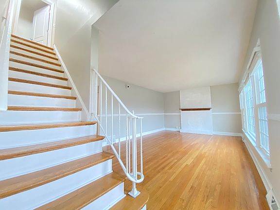 5th image of 15941 Dobson Ave