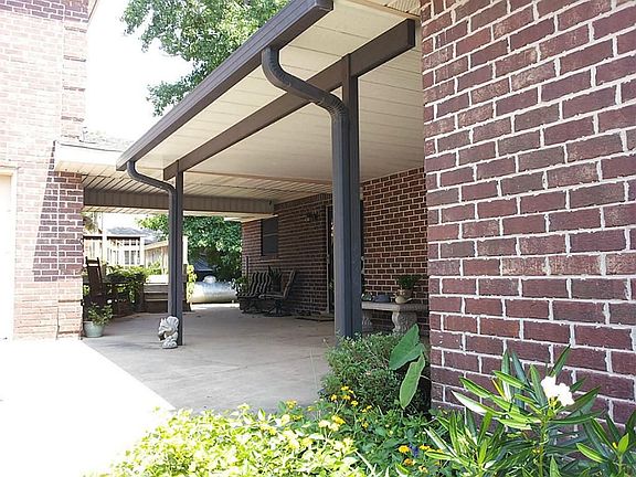 4th image of 221 Pecan Loop Dr