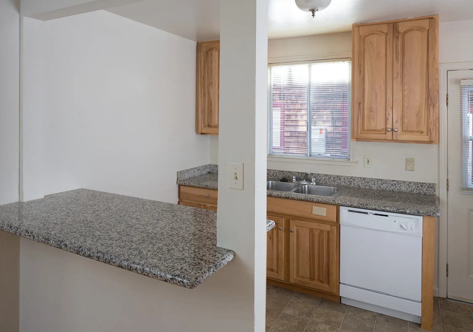 6601 - 6605 Moeser — Photo 3