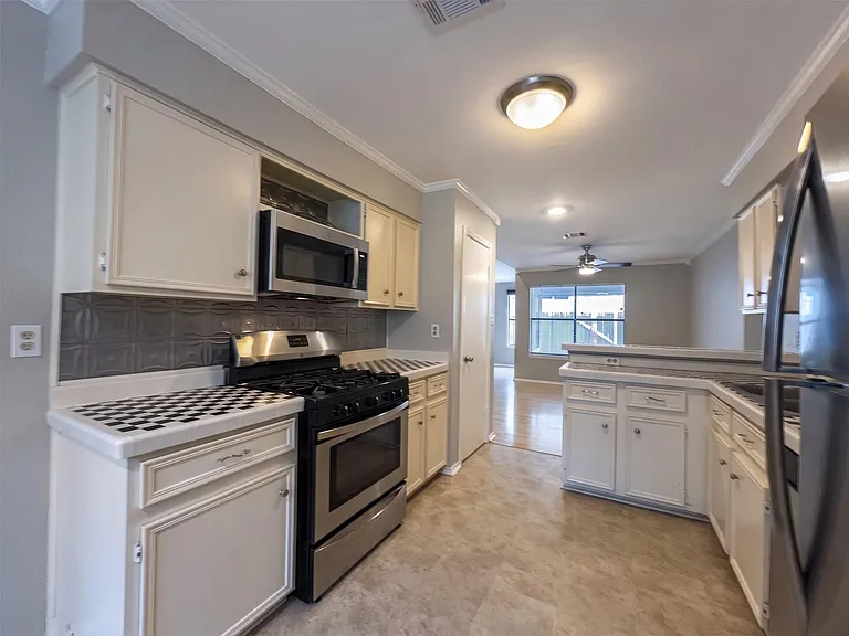 13004 Campos Dr — Photo 12