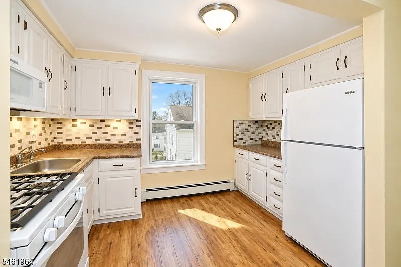 1 bed, 1.0 bath, $1,750 — Photo 2