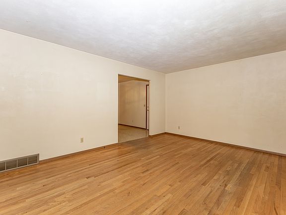 5th image of 2919 Greenway Dr