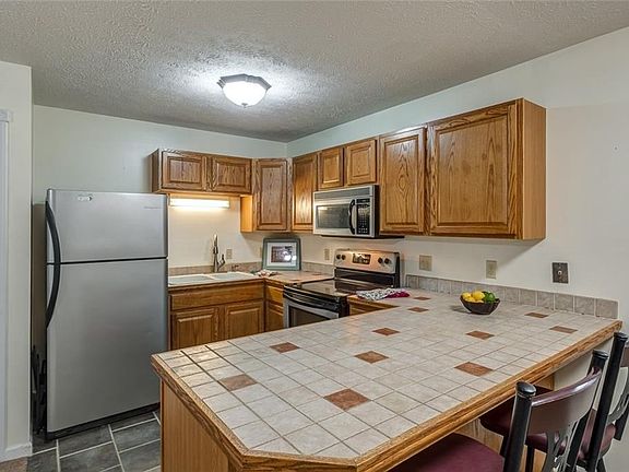 5th image of 818 Cliffside Dr
