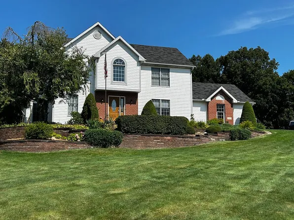 3235 Ensenada St NE, Hartville, OH 44632