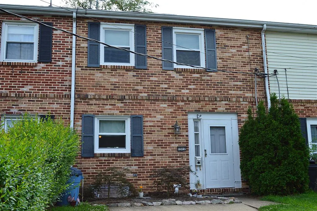1317 N Pitt St photo 1