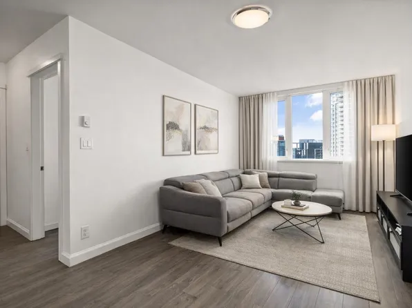 520 Como Lake Ave #2101, Coquitlam, BC V3J 0E8