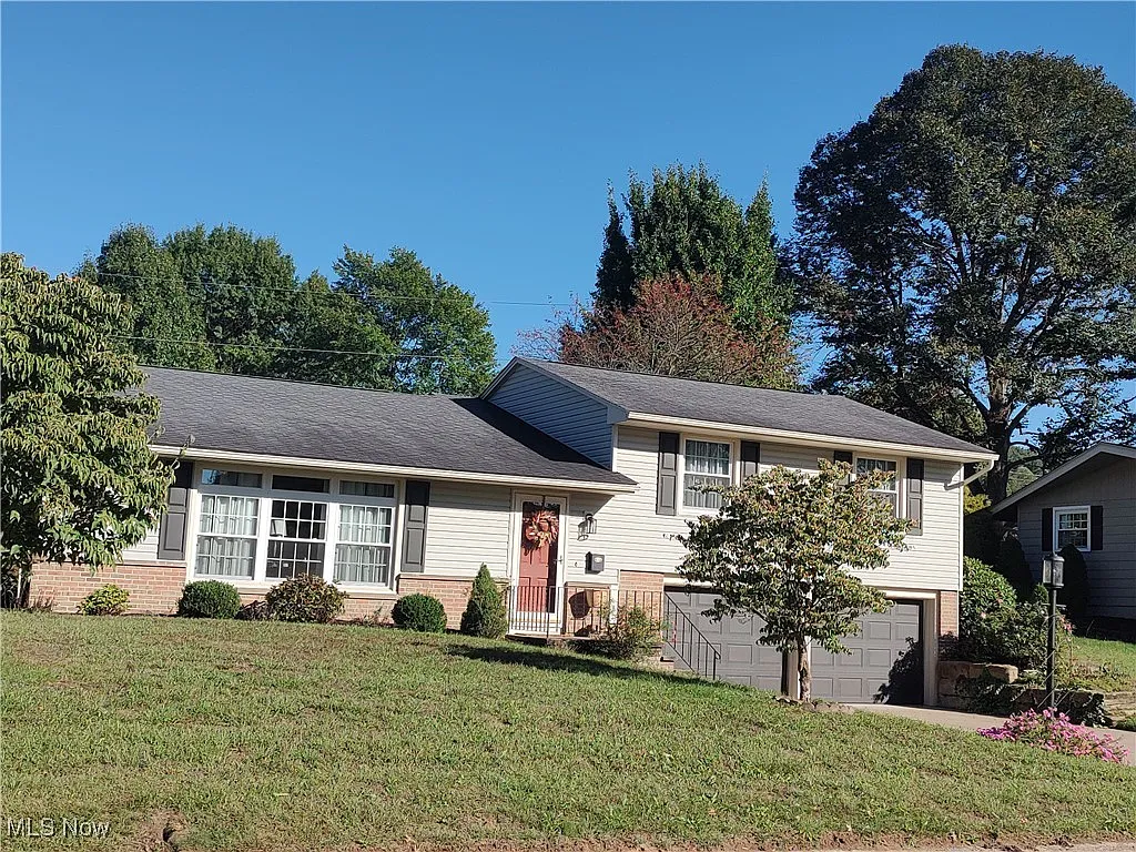 1690 Bow Ln photo 1
