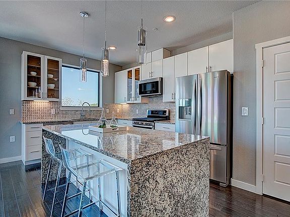 4th image of 810 Rock St Unit 304