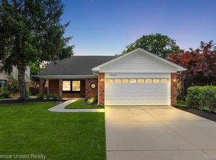 45487 Fieldstone Dr, Canton, MI 48187