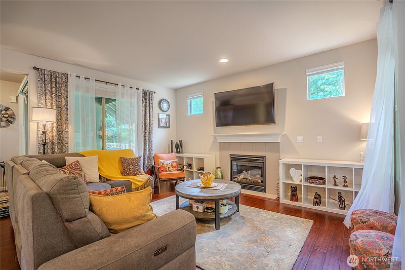 2nd image of 1929 65th Avenue SE