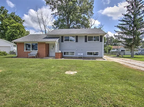 1818 S Richmond Ct, Decatur, IL 62521