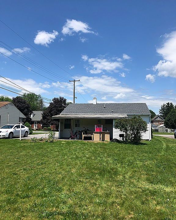 2nd image of 323 Murphy St