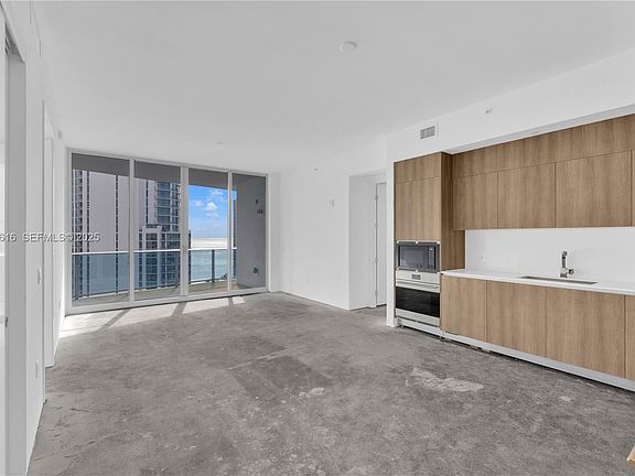 3rd image of 17550 Collins Ave #1502