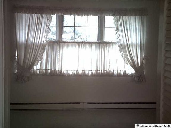5th image of 33 Edinburgh Lane #A