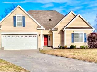 122 Kenmore Ct, New Bern, NC 28560