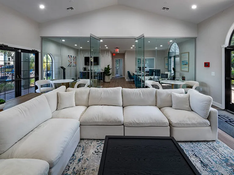 Element Luxury Apartments — Photo 9