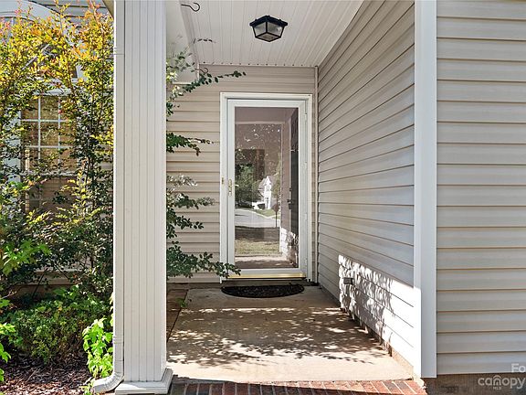 3rd image of 5716 Shining Oak Ln