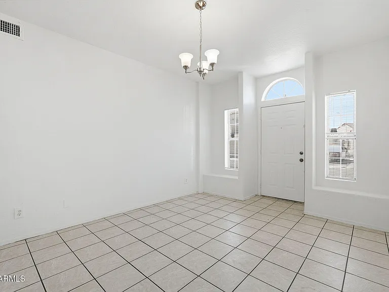 1026 W Libra Dr — Photo 5