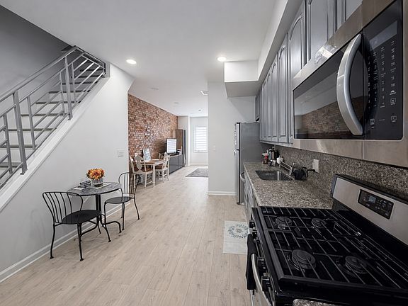 4th image of 219 W Girard Ave #A