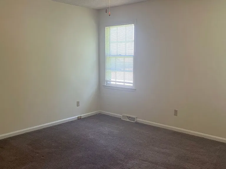 345 Salem Dr — Photo 4