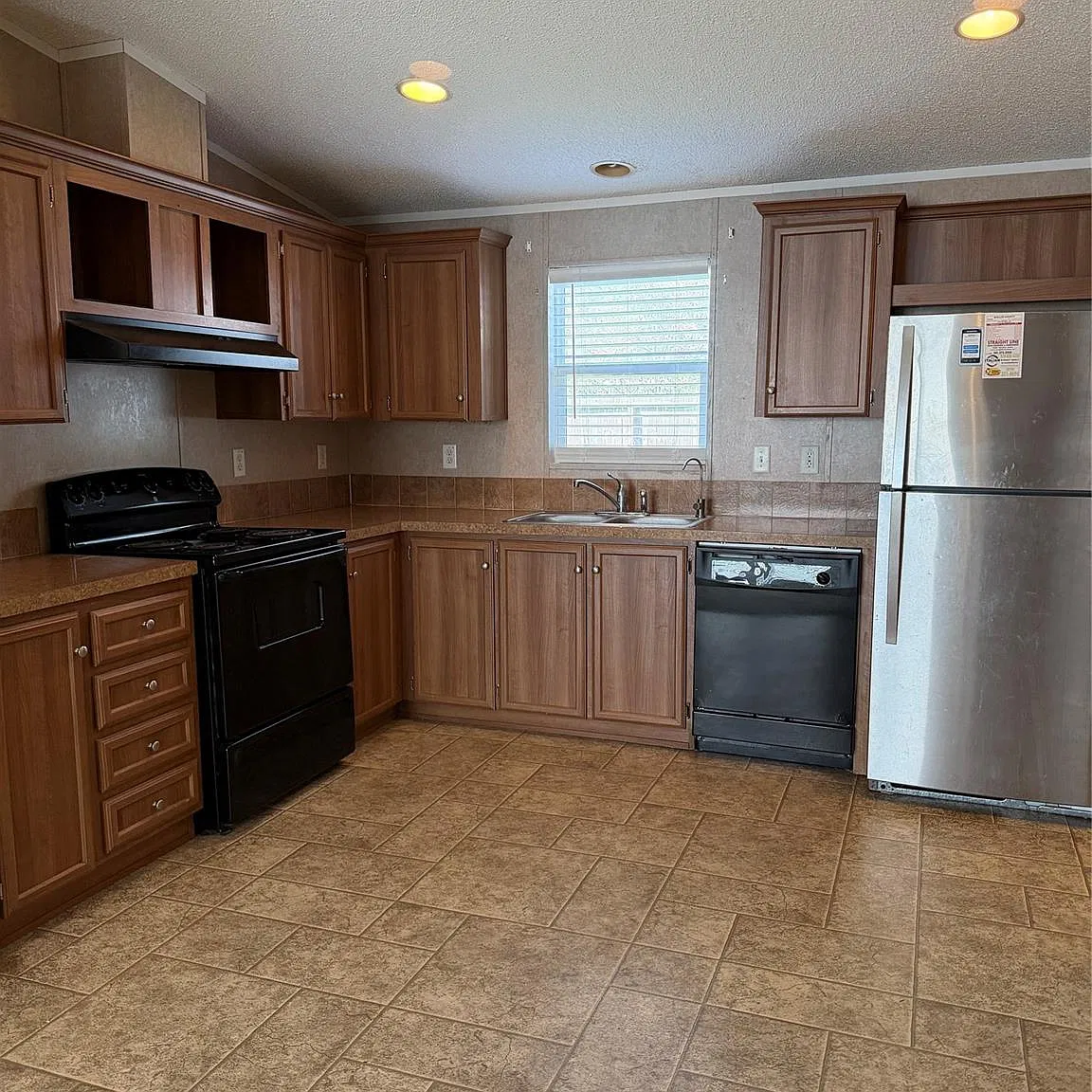 2 bed, 2.0 bath, $1,400 — Photo 1