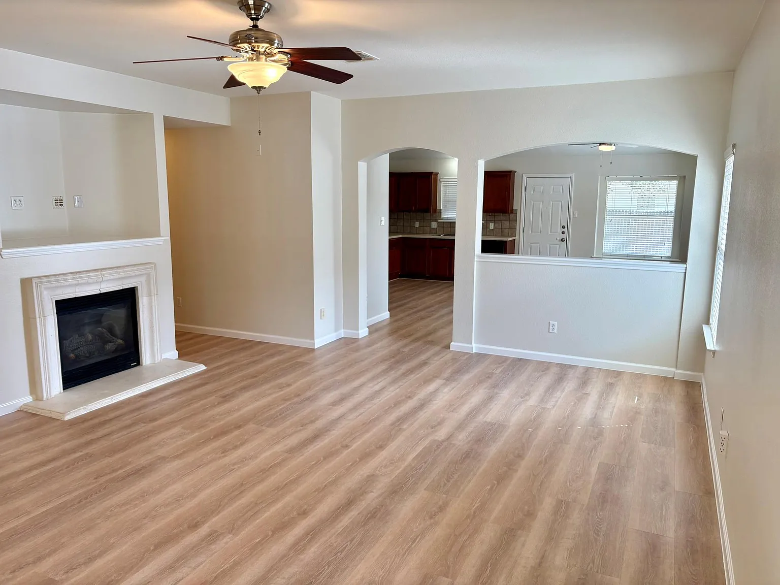 4 bed, 2.0 bath, 1928 sqft, $2,095 — Photo 3