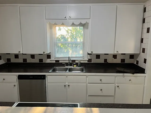 3 bed, $1,100 — Photo 3