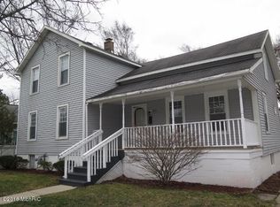 1214 Washington Ave, Grand Haven, MI 49417