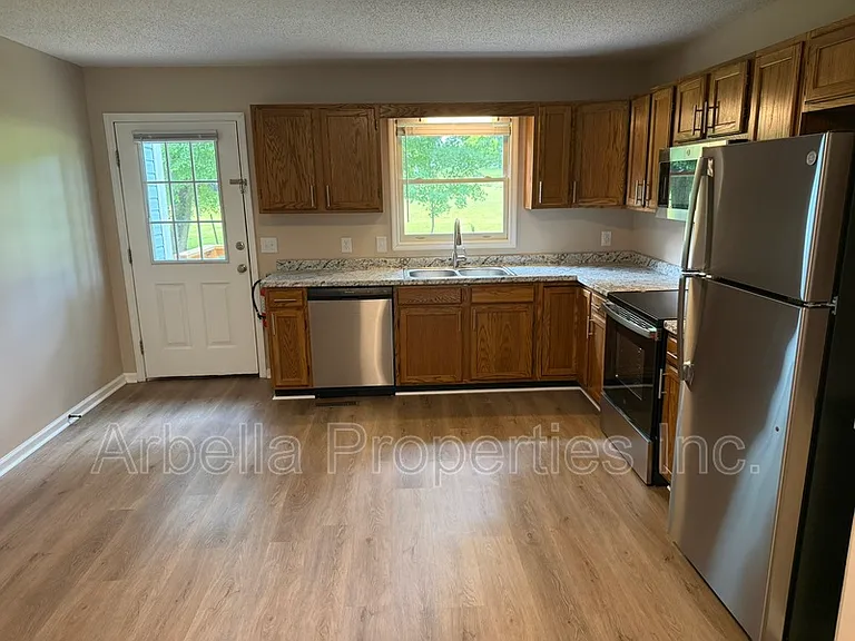 117 Rowe Ln #5 — Photo 6