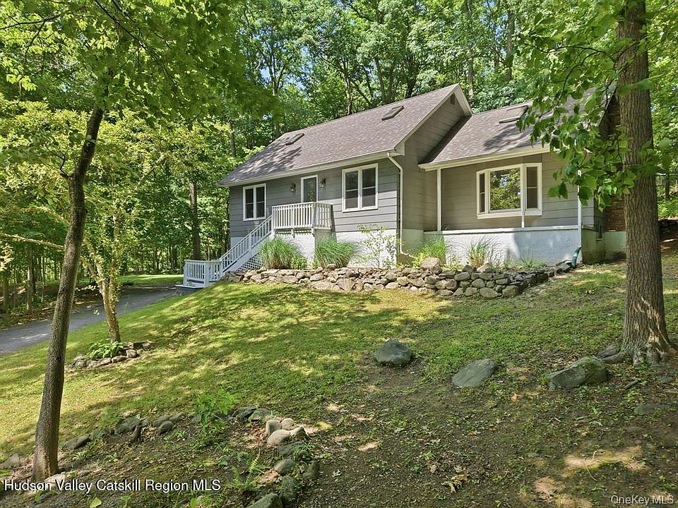 1st image of 3 Dogwood Hollow Road