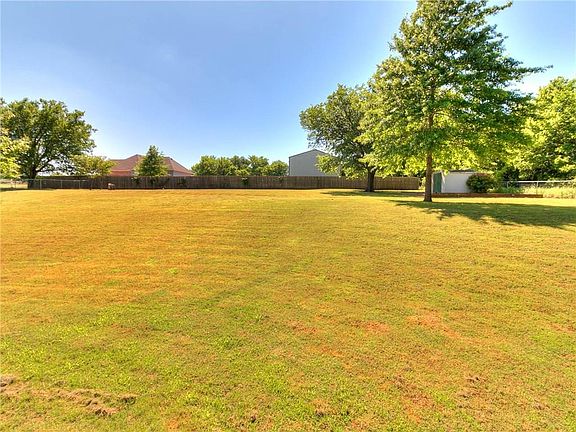 5th image of 16 Northwood Dr