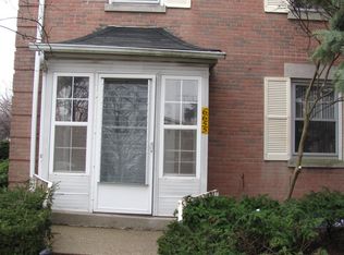 6655 N Avers Ave, Lincolnwood, IL 60712