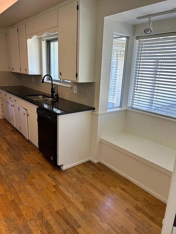 3 bed, 2320 sqft, $3,000 — Photo 2