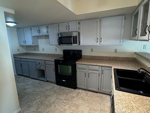 4th image of 3820 Michener Dr