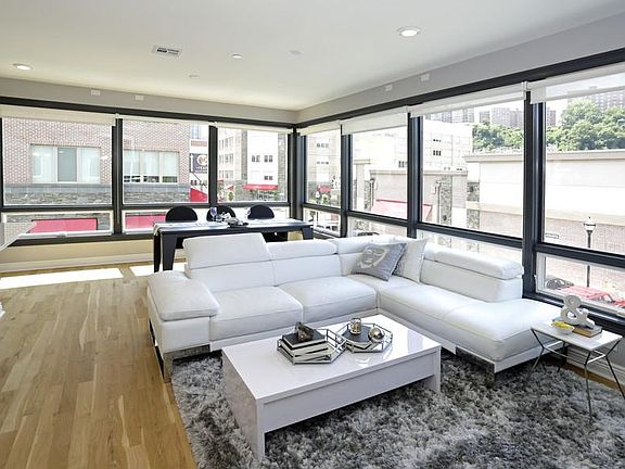 3rd image of 17 Somerset Ln #111